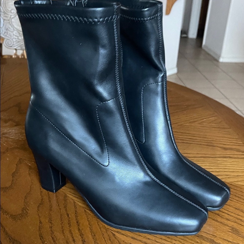 AEROSOLES Black Heeled Boots - Picture 5 of 5